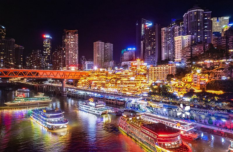 洪崖洞与千厮门大桥嘉陵江夜景