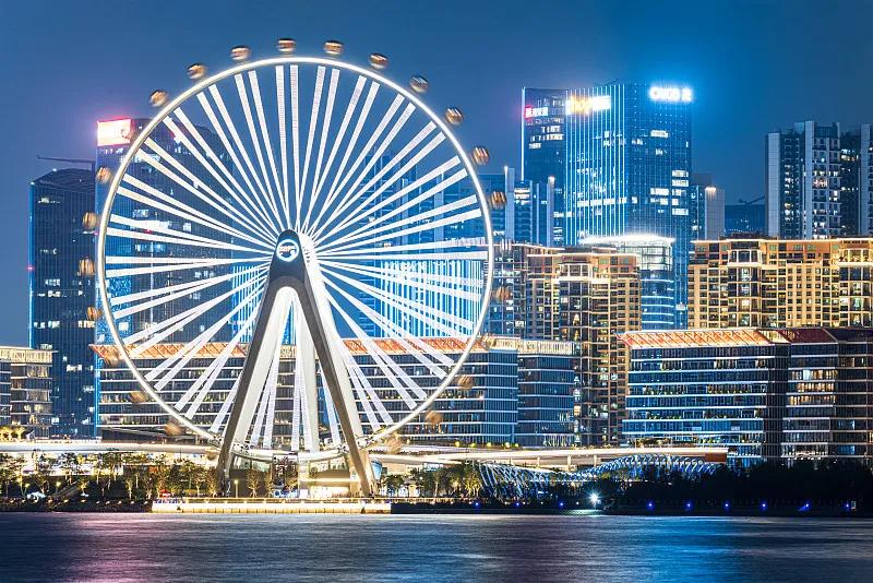 夜幕下湾区之光与前海城市天际线