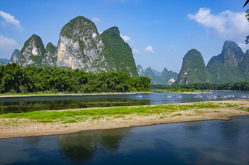兴坪喀斯特峰林倒影