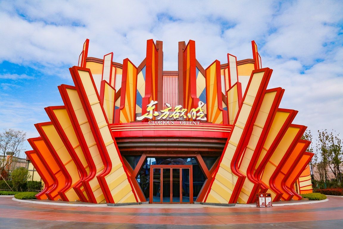 东方欲晓主题红色建筑