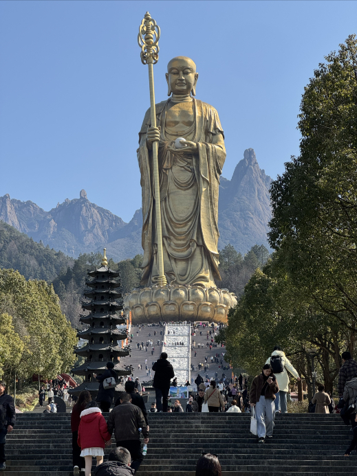 九华山圣像与远山