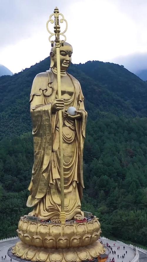 九华山地藏圣像近景