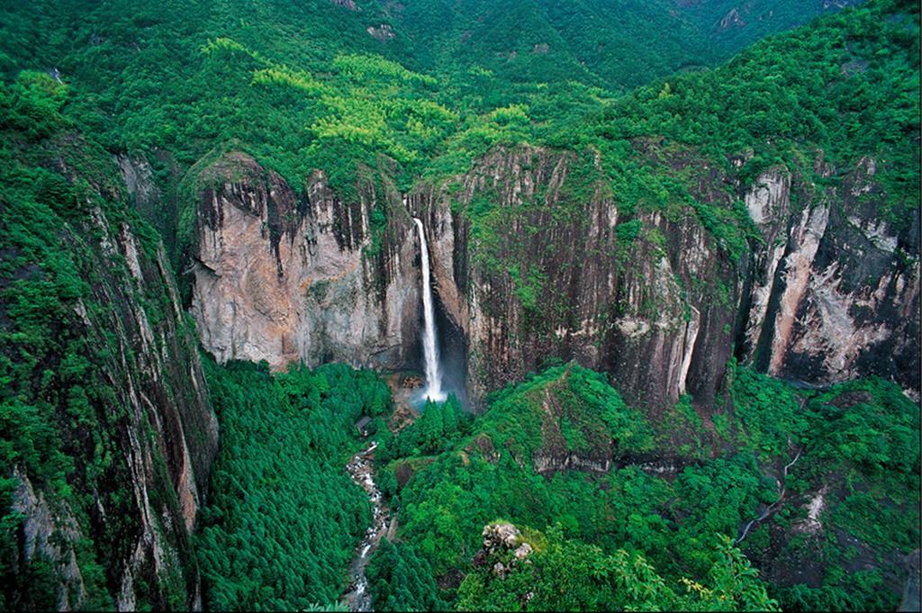 雁荡山大龙湫瀑布全景