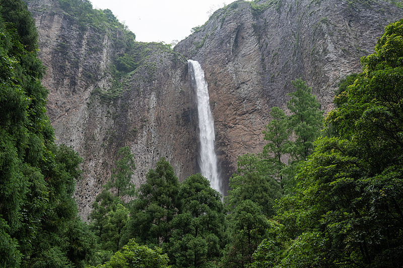 雁荡山山谷瀑布