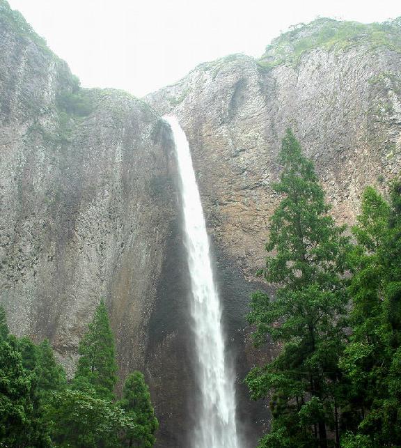 雁荡山峡谷绿意