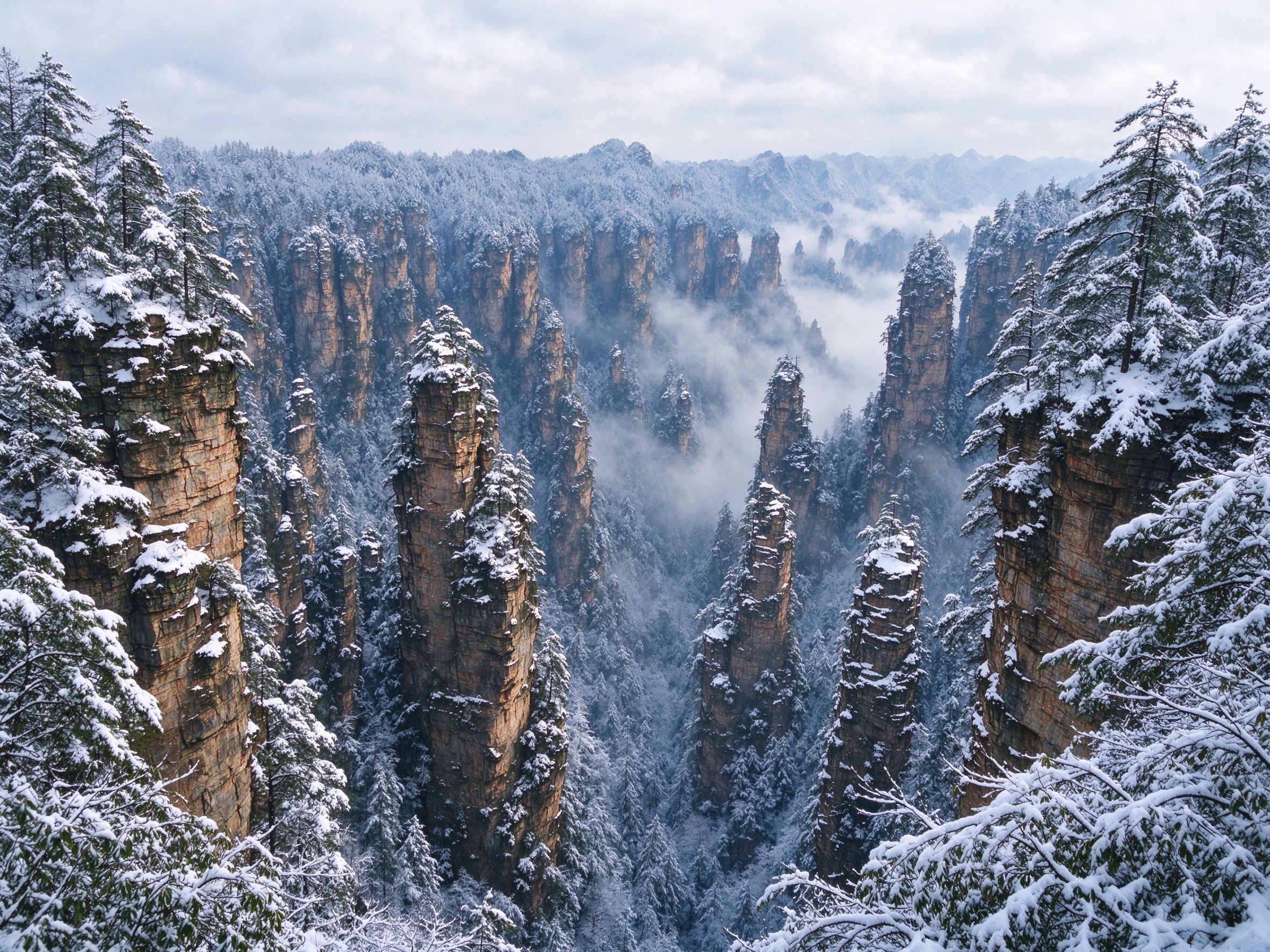 张家界武陵源雪后峰林